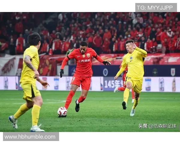 深圳队主场战胜上海队，取得中超赛季首胜
